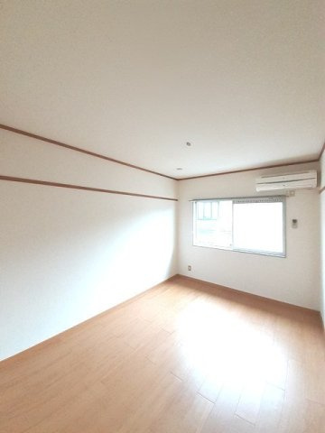 エルディム川西の内装