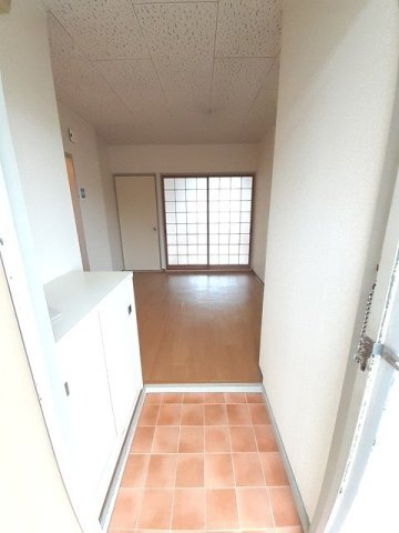 エルディム川西の玄関
