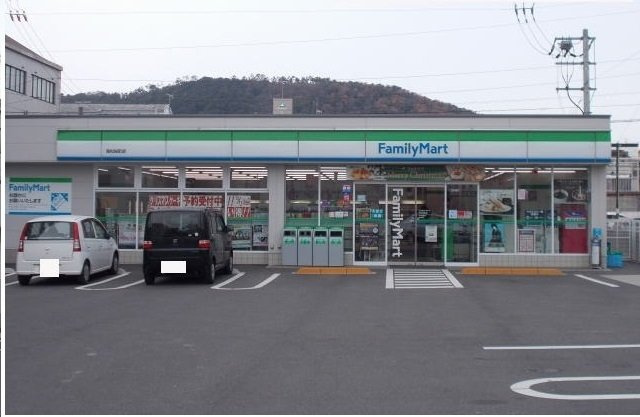 クラール仏生山Ｂの周辺|ファミリーマートさんまで450m