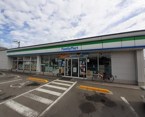 マクール東前田の周辺|ファミリーマート高松小村町店まで1000m