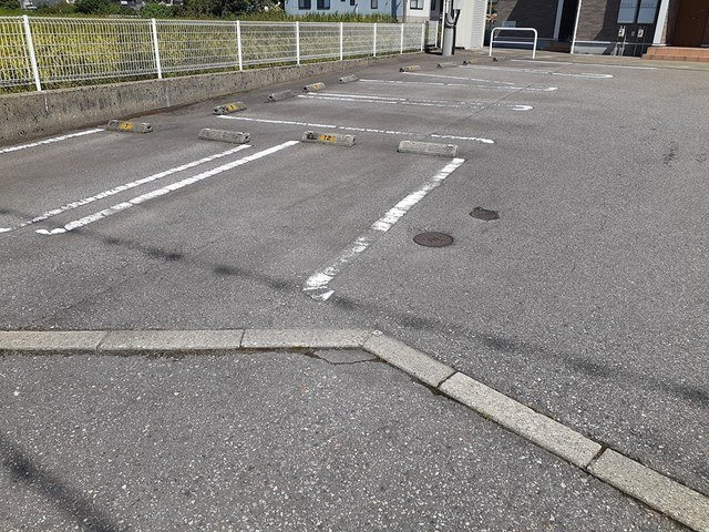 グレイスフル早川の駐車場