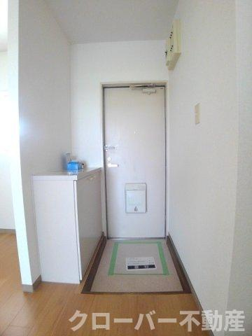 シュープ三条の玄関
