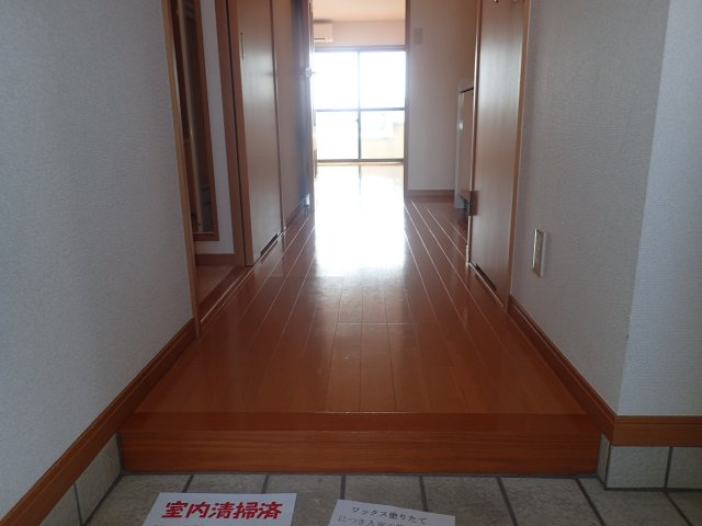 本州東海ビルの玄関