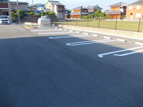 キャロル　参番館の駐車場