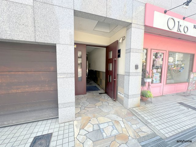 フリージア　仲介手数料無料のエントランス
