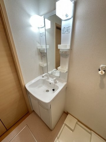 ウインズコートの洗面所|脱衣スペースもあります