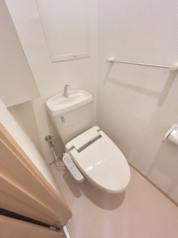 ウインズコートのトイレ|落ち着いた色調のトイレです