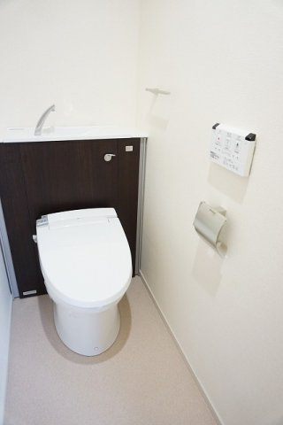 ソワ・リヴィエールのトイレ|落ち着いた色調のトイレです
