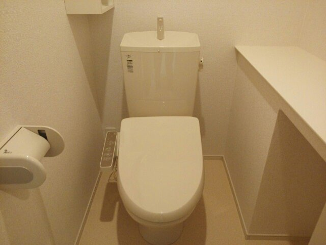 フルリール　スリジエのトイレ|落ち着いた色調のトイレです