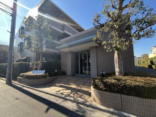 【外観】 | ソフィア東伏見　(保谷店) | 外部からの侵入を防ぎ安心感のあるオートロック付き物件。
