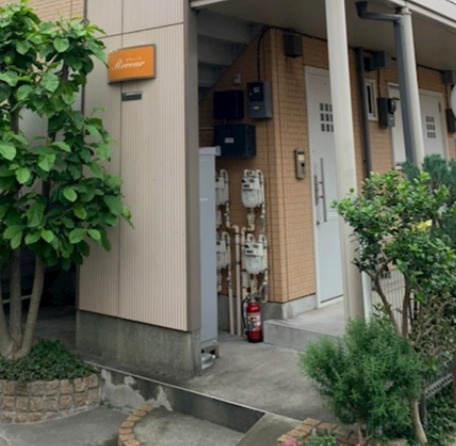 豊島区千早２丁目のアパートのエントランス