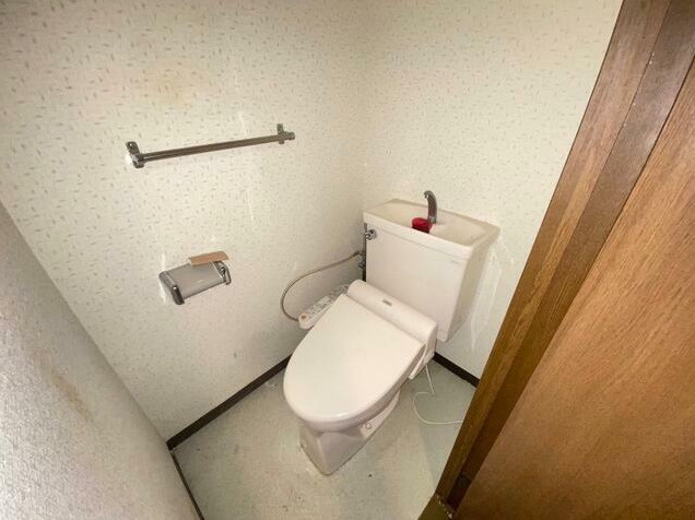 マンションフジフィールドのトイレ|落ち着いた色調のトイレです