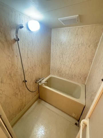 日生ロイヤル高津の浴室