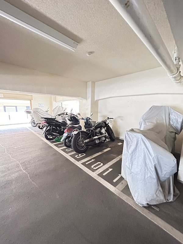 花隈ダイヤハイツの駐車場