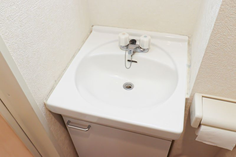 クレタ県庁前の独立洗面台