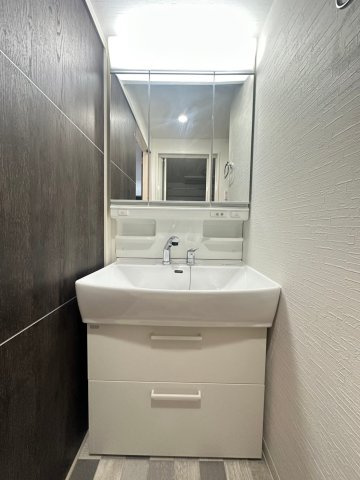 Caisse大橋の独立洗面台