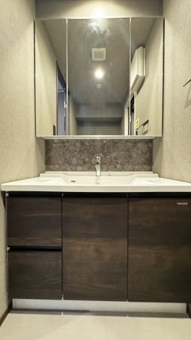 MODERN ASPIRATION 箱崎AXIA の独立洗面台