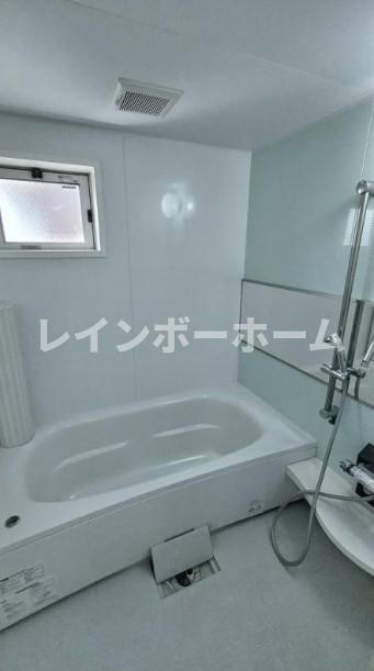 メゾンヴェール徳住の浴室|反転間取りです。