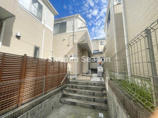 座間市立野台3丁目　中古戸建　97.97平米の玄関