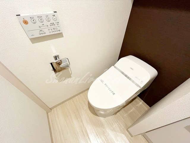 横浜市中区長者町９丁目の賃貸マンションのトイレ
