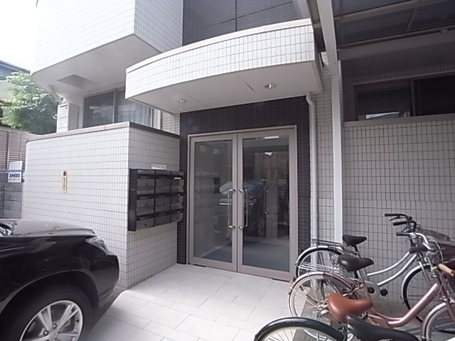 アルユータ六甲道のエントランス