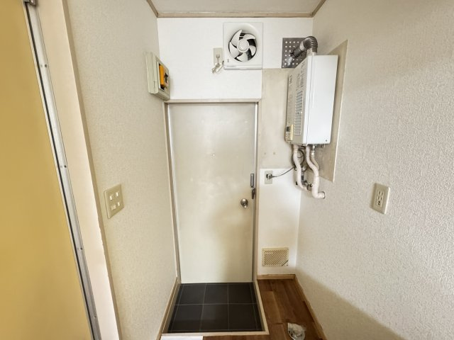 キャピタル上本郷 の玄関