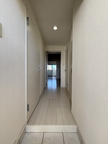 MODERN PALAZZO 東公園の玄関