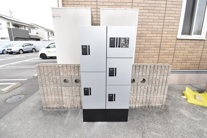 ロイヤルパークス林町 C棟|宅配ボックス