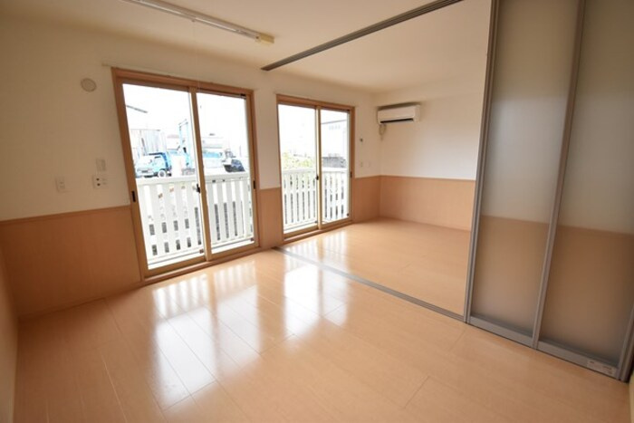 ロイヤルパークス林町 C棟の洋室|南洋室６帖～ＤＫ７．５帖