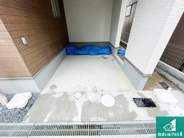 ■高槻市大冠町　新築一戸建ての駐車場|駐車スペース！散水栓があるので、こまめに愛車を洗えます！