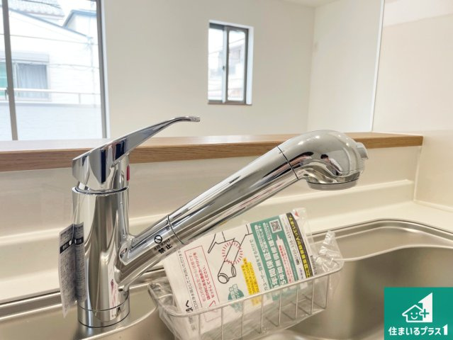 ■高槻市大冠町　新築一戸建ての設備|浄水器を内蔵！炊飯時、お茶を作る時に安心してお水を使えます！お湯と冷水、浄水と原水、シャワーの切替えもワンタッチです！