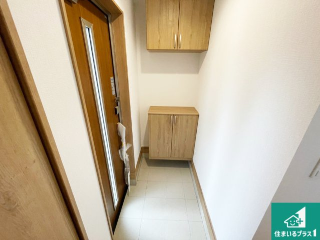 ■高槻市大冠町　新築一戸建ての玄関|シューズボックスにはたくさんの靴が収納できるので玄関周りはいつもスッキリ！ご家族が増えても安心！