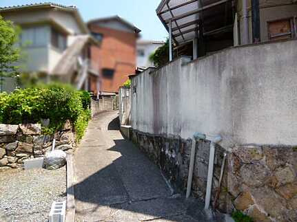 呉市三和町中古戸建の前面道路含む現地写真