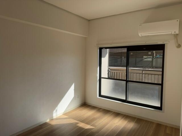 レジデンス奥戸の洋室|※同タイプの別部屋になります。
