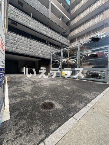 プレサンス三宮ポルトの駐車場