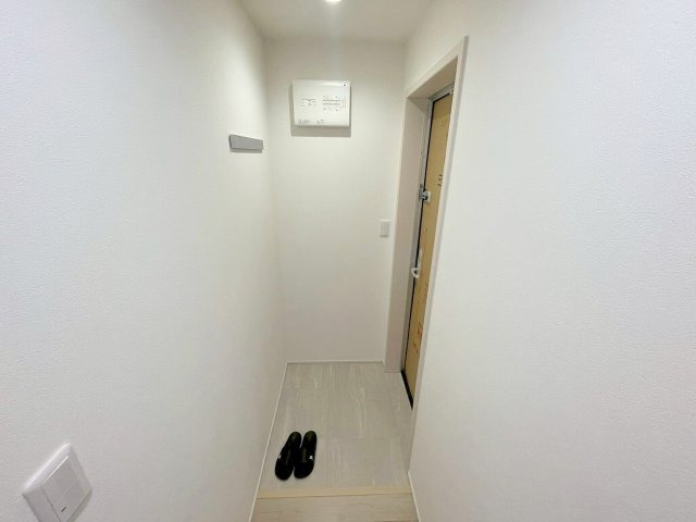 フジパレス十三イーストの玄関