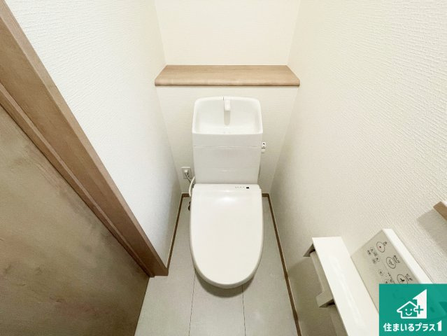 ■茨木市西福井　新築一戸建てのトイレ|1・2階の2ヶ所にあるので、朝の忙しい時間の順番待ちもなく、深夜の利用にも大変便利です。