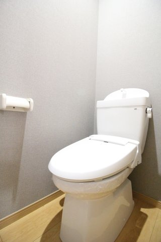 朝日ヴィラ神立東のトイレ|落ち着いた色調のトイレです