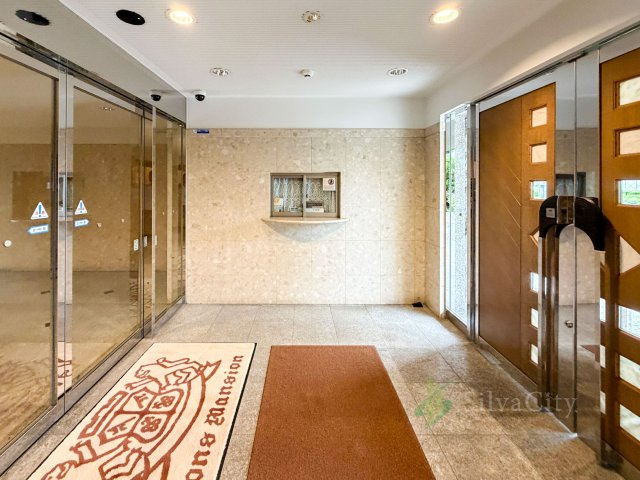 ライオンズマンション成城のエントランス