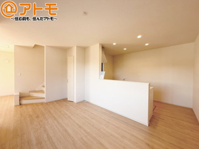 【居間・リビング】 | 清水区中矢部町8期　新築戸建　全1棟 | 家族団らんのイメージは、リビングを思い浮かべませんか？リビングこそ広々としたお部屋が良いですね♪