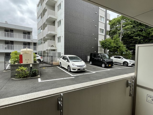 カーサ　ソレアードの駐車場