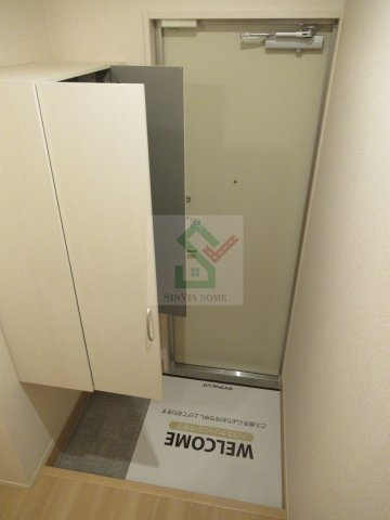 シャルマン高野台Aの玄関
