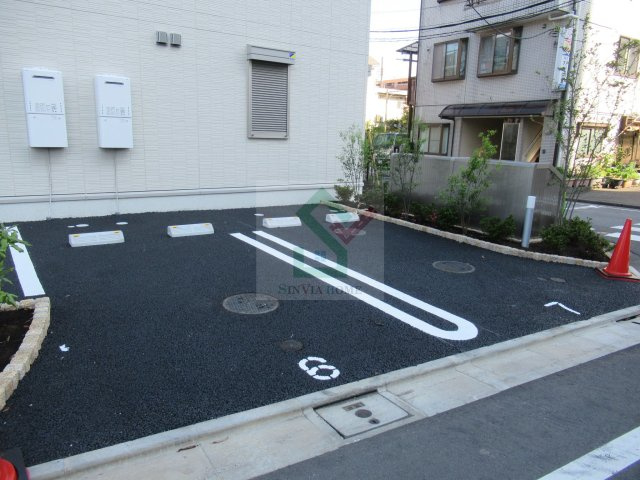 シャルマン高野台Aの駐車場