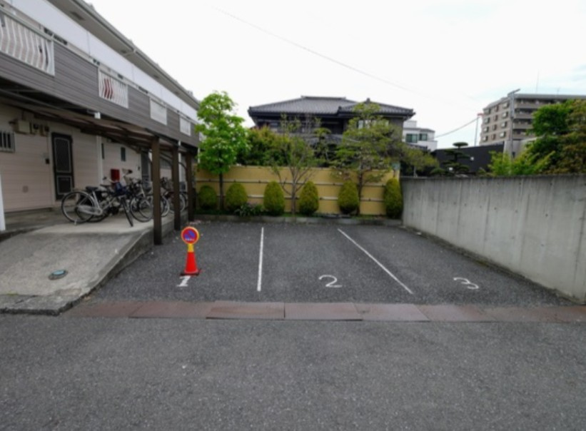 エステートピア澤田の駐車場