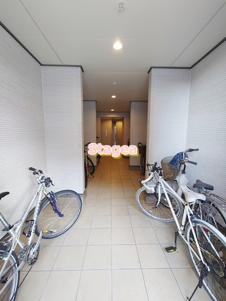 さいたま市大宮区大成町３丁目のアパートのロビー