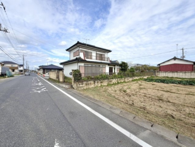 【中古戸建】邑楽郡大泉町大字古海の外観|■外観｜開放感があり、隣接する建物が少なくプライバシーを確保しやすいのがメリットです♪