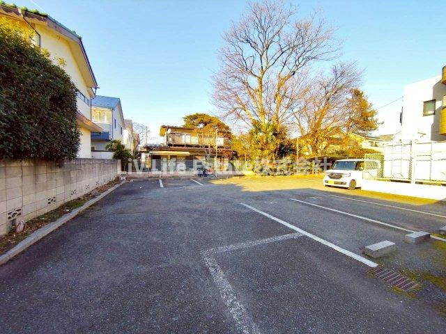 メゾン・フロール の駐車場