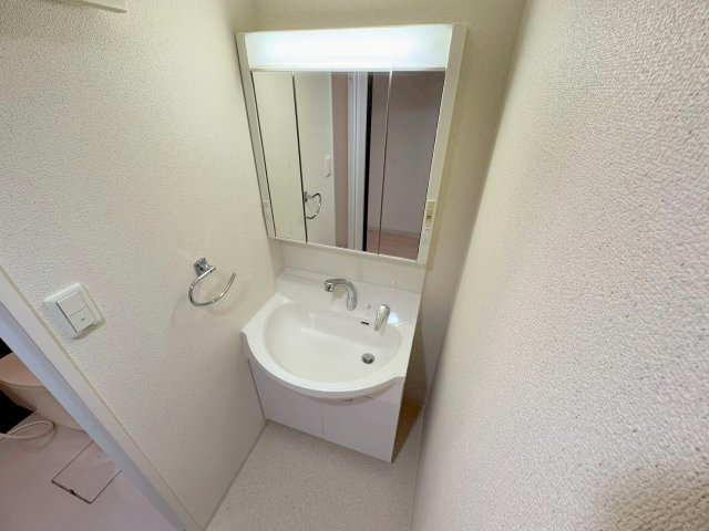 東明マンション壱番館の独立洗面台