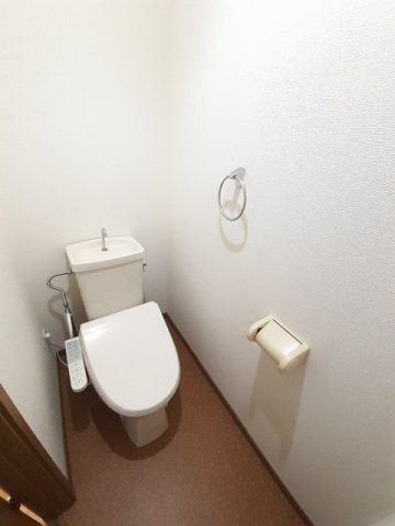 ライラック館のトイレ|落ち着いた色調のトイレです