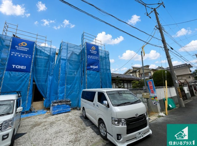 亀岡市西つつじケ丘雲仙台　新築一戸建ての外観|周辺は落ち着いた街並みの住宅地！子育てがしやすい住環境です！まだ未完成ですが、現地でしかわからない事もございます。是非一度ご覧ください。